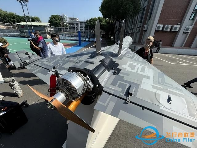 能打航母？臺軍吹噓無人機技術，跟翼龍3比一比，誰丟臉誰知道-9935